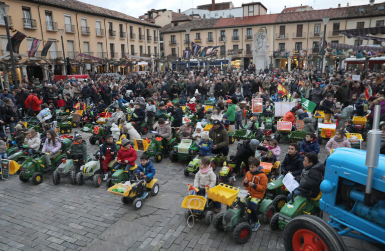 Tractorada infantil: manifestación de los agricultores en Palencia, el 29 de enero de 2026. FOTOS: BRÁGIMO (ICAL)