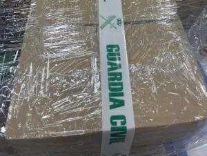 Cajas de productos caducados incautados en un bazar de Palencia