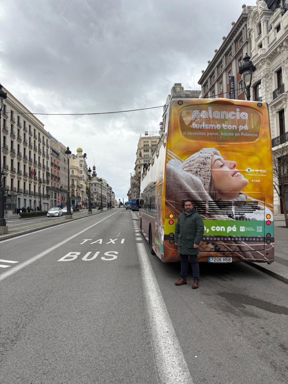 Autobús turístico de Palencia en Plaza Castilla, Madrid.
