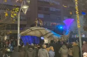Espectáculo de la cabalgata de Reyes Magos en Palencia con la ballena Moby Dick