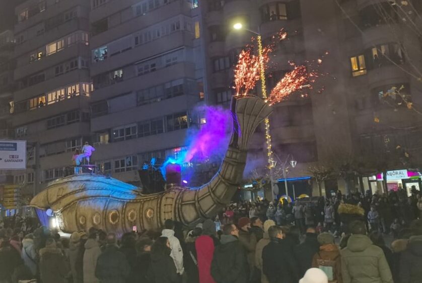 Espectáculo de la cabalgata de Reyes Magos con la ballena Moby Dick en Palencia