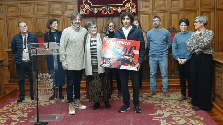 Entrega de premios en el Ayuntamiento de Palencia durante concursos navideños