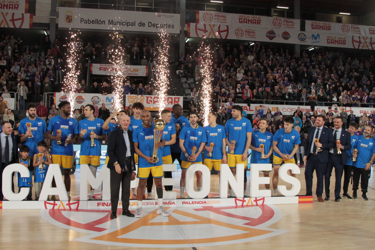 Equipo de baloncesto celebrando la victoria en la Copa España 2026