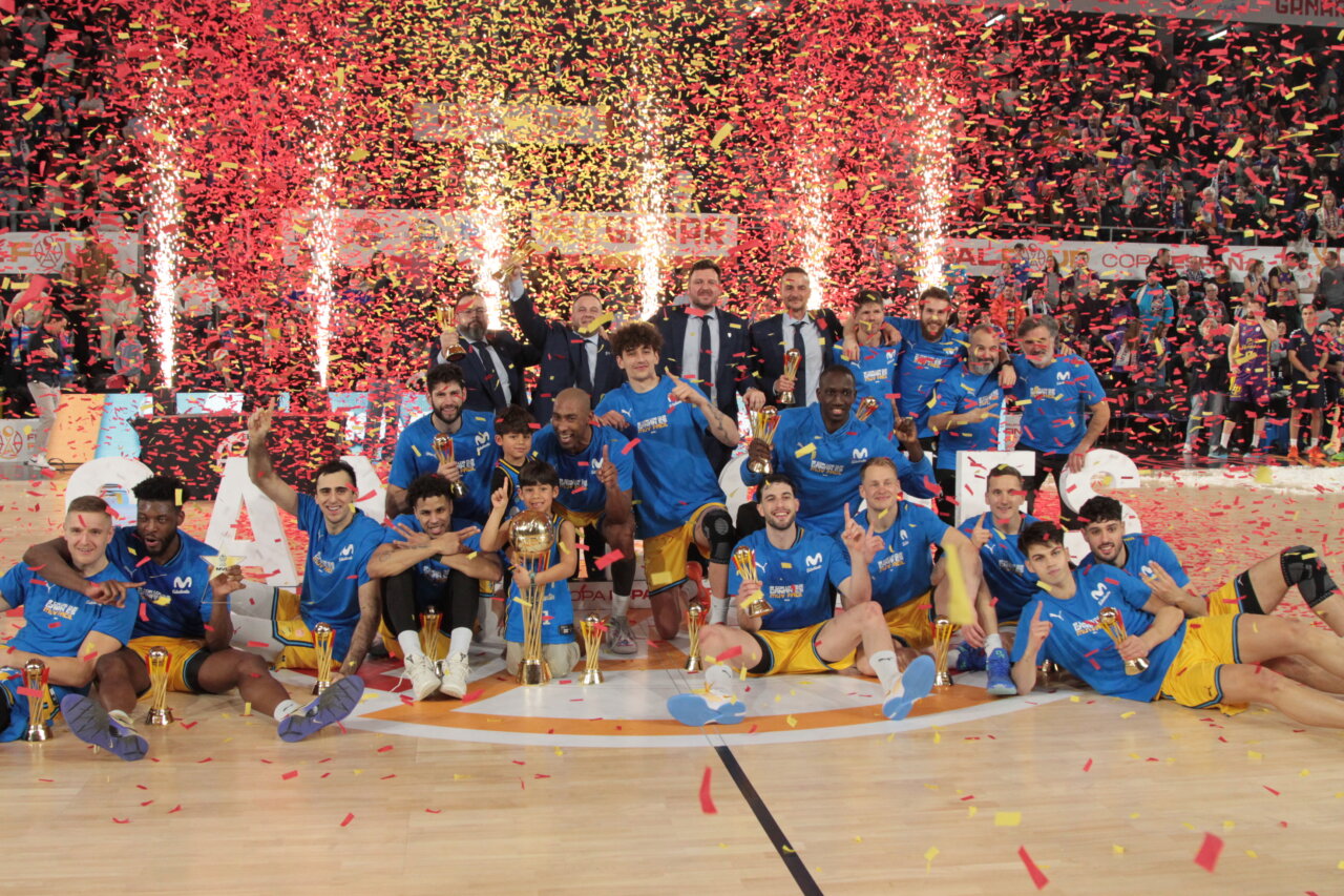 Jugadores del Palencia Basket celebrando la victoria en la Copa España