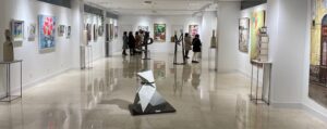 Vista de la exposición con obras de artistas palentinos en el Ateneo de Palencia
