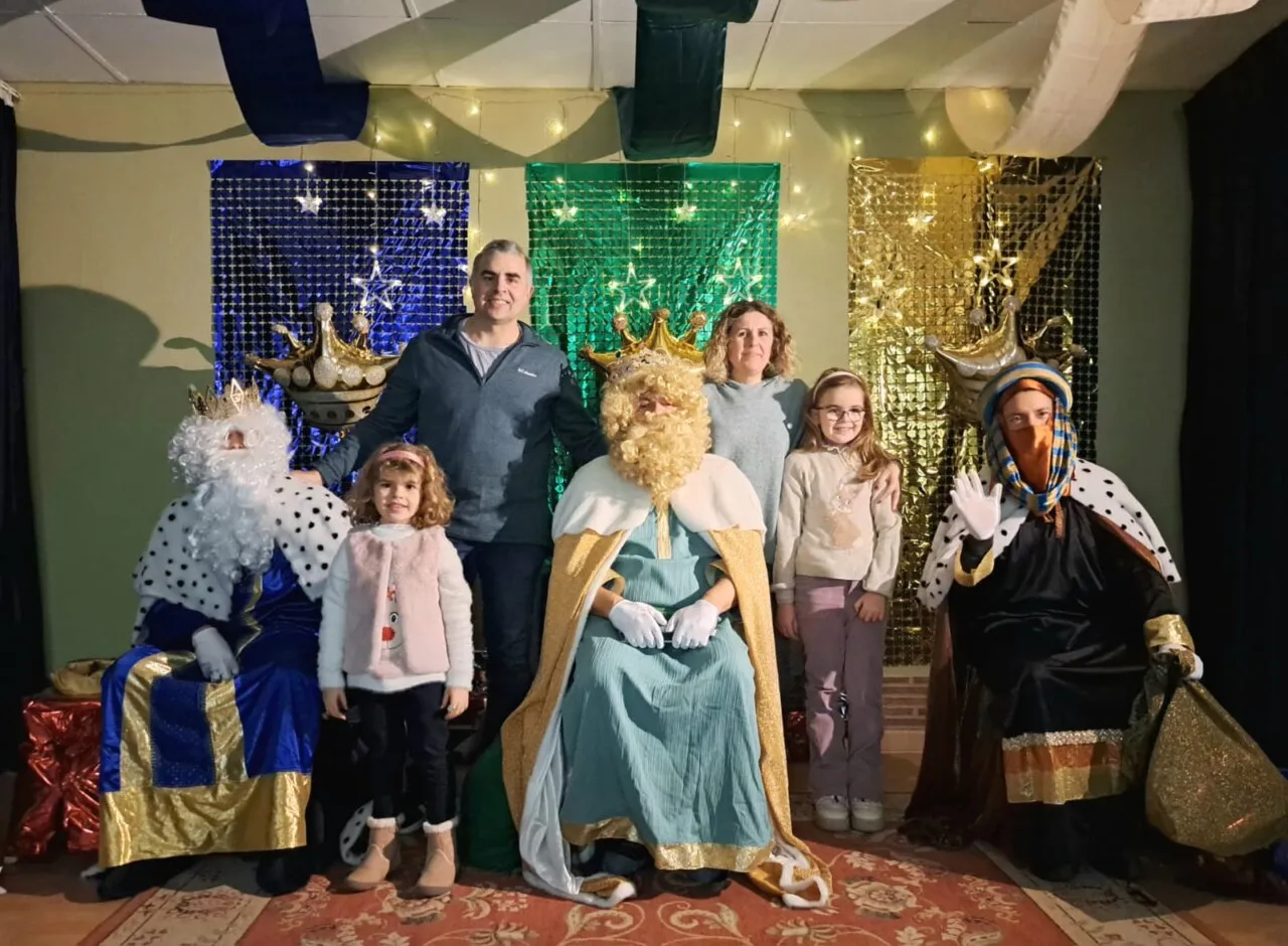 Familias y Reyes Magos en Hornillos de Cerrato durante la celebración