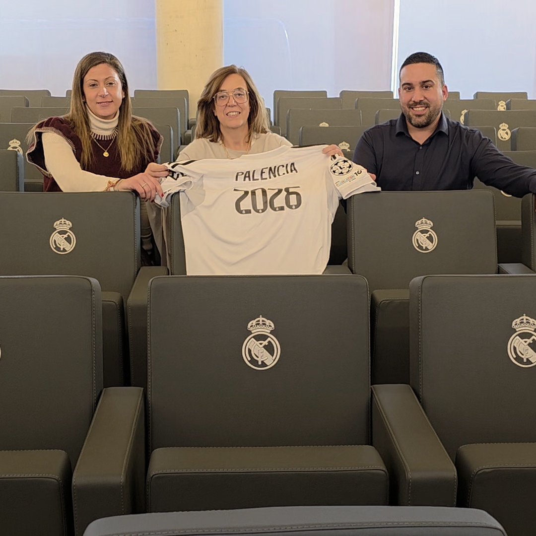 Reunión en Valdebebas con representantes de Palencia y camiseta del Real Madrid