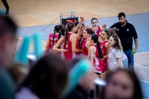 Jugadoras de baloncesto de Castilla y León en un momento de celebración
