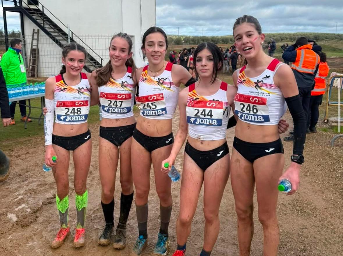 Grupo de atletas sub-16 en el Campeonato Nacional de campo a través