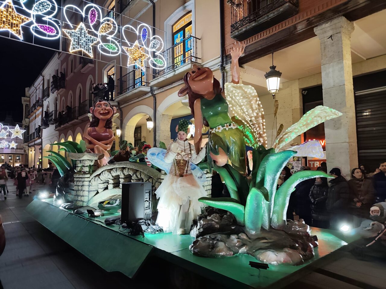 Carroza de la cabalgata de Reyes con Moby Dick y personajes animados