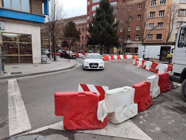 Obras en la glorieta de San Lázaro con tráfico restringido en Palencia