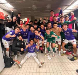 Jugadores del Palencia Cristo Atlético celebrando una victoria en el vestuario