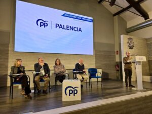Reunión del Comité de Campaña del PP en Palencia con varios ponentes.