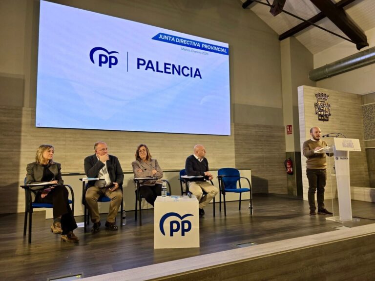 Reunión del Comité de Campaña del PP en Palencia con varios ponentes.