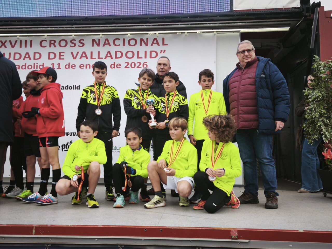 Atletas del Club Atletismo Puentecillas con medallas en el Cross Nacional de Valladolid