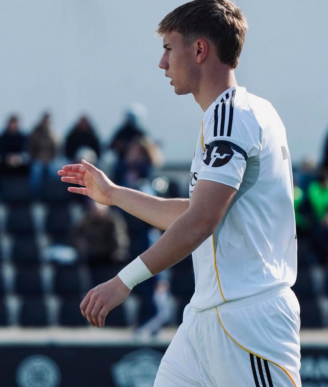 Adrián Arnuncio en su debut con el Real Madrid C durante un partido