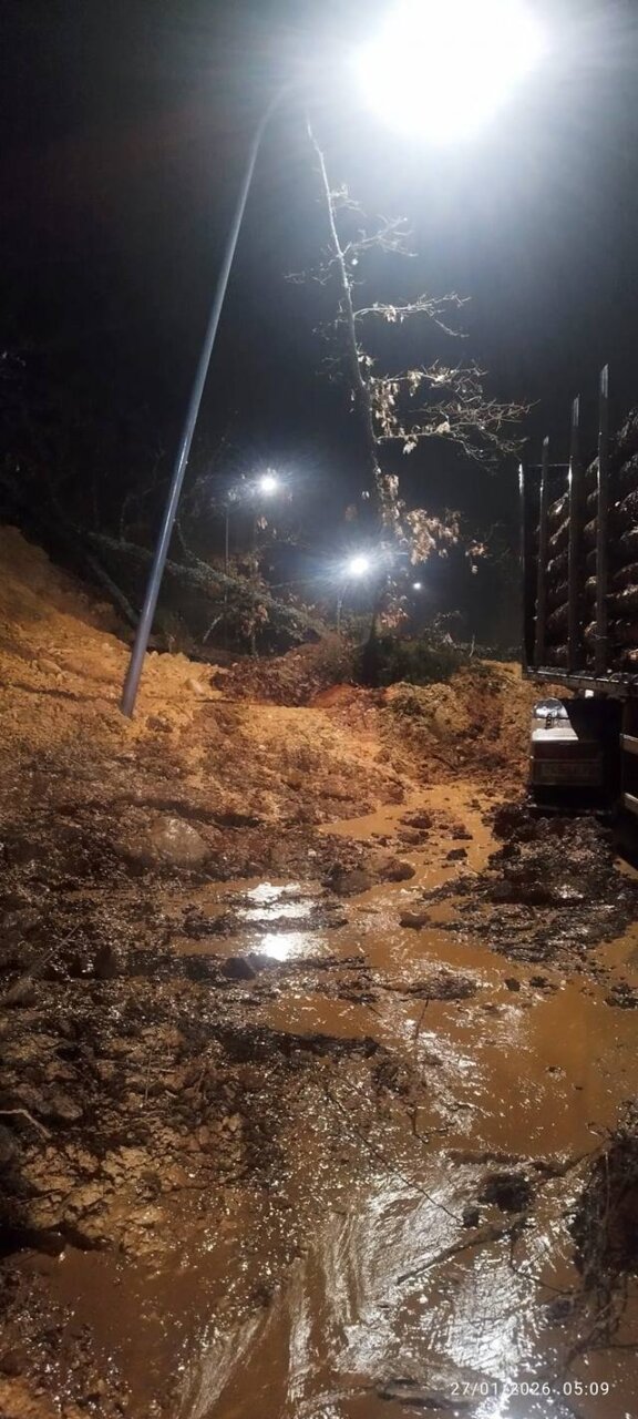 Desprendimiento de tierra que afecta el acceso a Guardo desde la CL-615