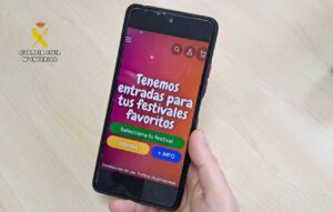 Pantalla de un teléfono mostrando información sobre entradas para festivales