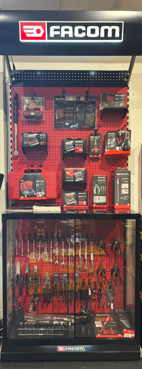 Exhibición de herramientas Facom en Ferretería Industrial Pablo Llamas