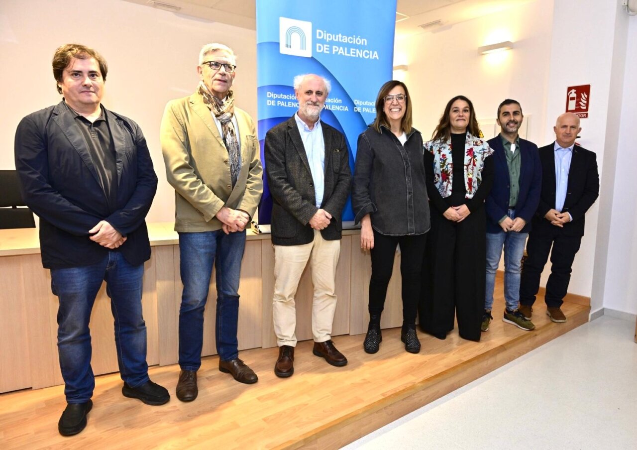 Grupo de personas en la presentación del proyecto España Latente en Guardo
