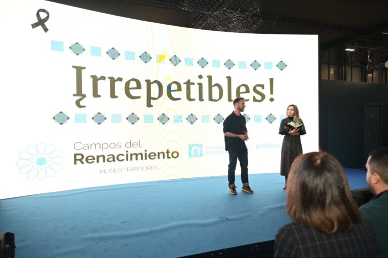 Presentadores en evento sobre Campos del Renacimiento en museo territorial