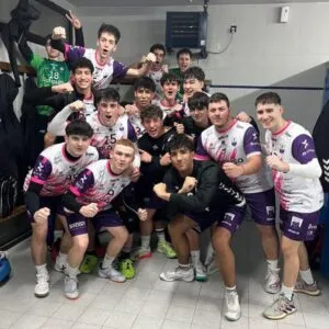Jugadores del Balopal celebrando su victoria en el vestuario