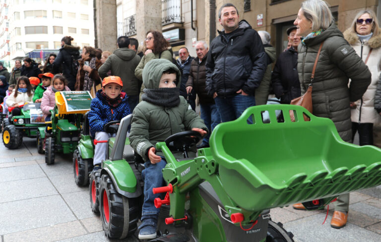 Tractorada infantil: manifestación de los agricultores en Palencia, el 29 de enero de 2026. FOTOS: BRÁGIMO (ICAL)