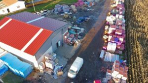 Vista aérea del almacén de materiales de construcción Roberto García en Villaluenga de la Vega