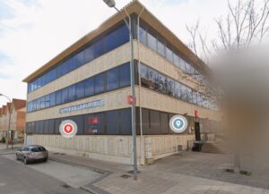 Edificio antiguo Híper Villamuriel en Villamuriel de Cerrato