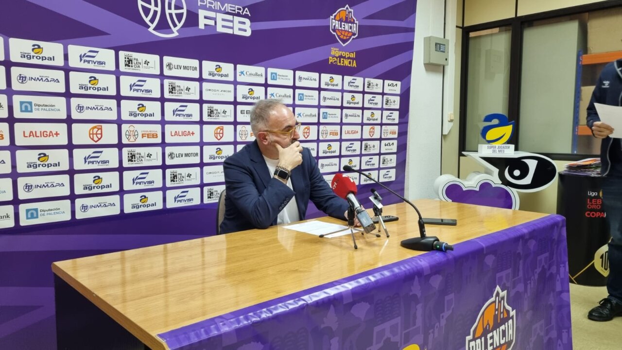 Moncho López, entrenador de Ourense Baloncesto, en rueda de prensa