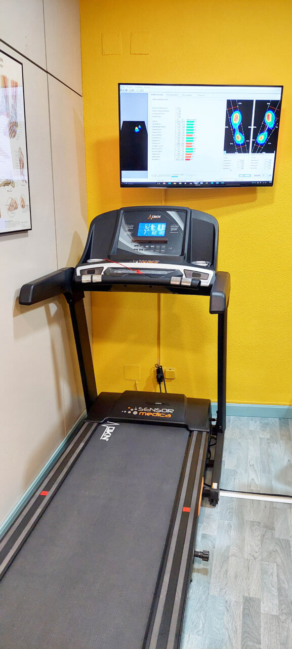 Trotadora con sistema de análisis de pisada en ortopedia