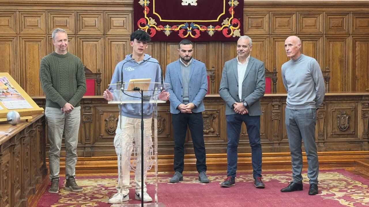 Presentación del torneo nacional de esgrima en Palencia con varios ponentes