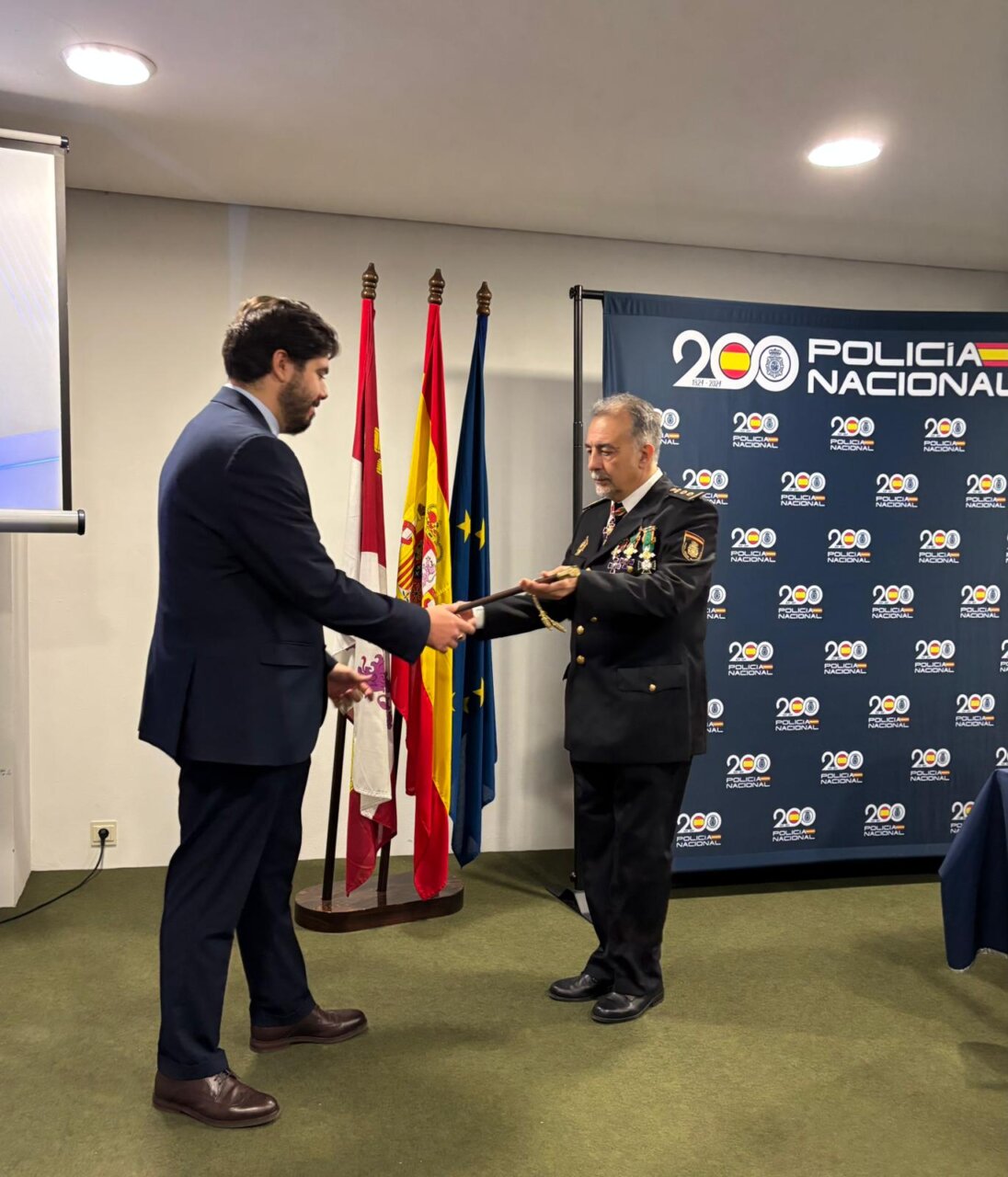 Entrega de distinciones en el 202 aniversario de la Policía Nacional en Palencia