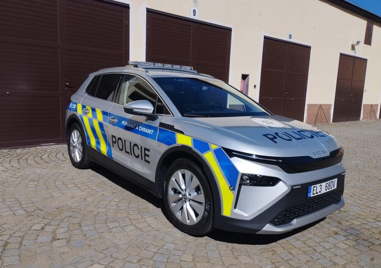 Vehículo eléctrico Skoda Enyaq de la Policía Local de Palencia