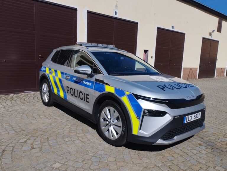 Vehículo eléctrico Skoda Enyaq de la Policía Local de Palencia