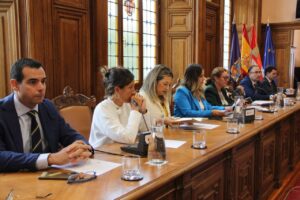Reunión del Grupo Popular en el Ayuntamiento de Palencia discutiendo el IBI