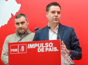 Daniel de la Rosa hablando en un evento del PSOE sobre elecciones