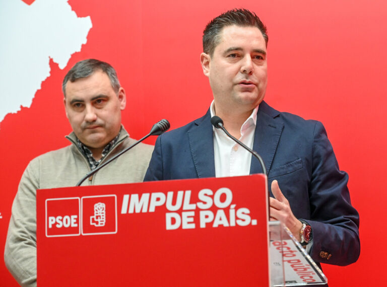 Daniel de la Rosa hablando en un evento del PSOE sobre elecciones