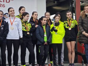 Atletas del Club Atletismo Puentecillas con medallas en el campeonato de campo a través
