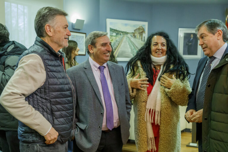 Reunión sobre el Pase Vía de Renfe con José Luis Sanz Merino y otros asistentes.