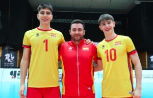 Jugadores de la selección española sub18 de voleibol en un torneo