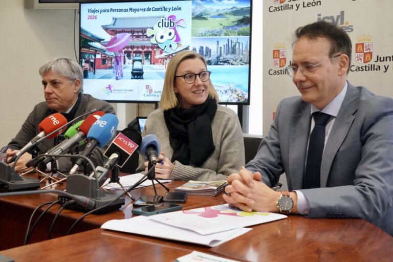 Reunión sobre los viajes del Club de los 60 en Castilla y León