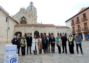Presentación de la candidatura del PP en Palencia en la plaza de San Francisco.