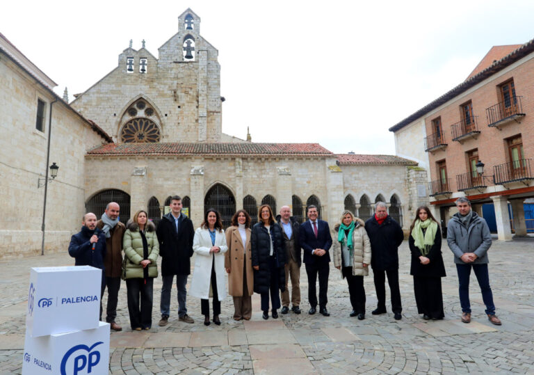 Presentación de la candidatura del PP en Palencia en la plaza de San Francisco.