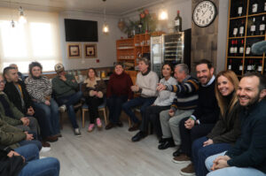 Carlos Martínez y grupo en reunión en Venta de Baños