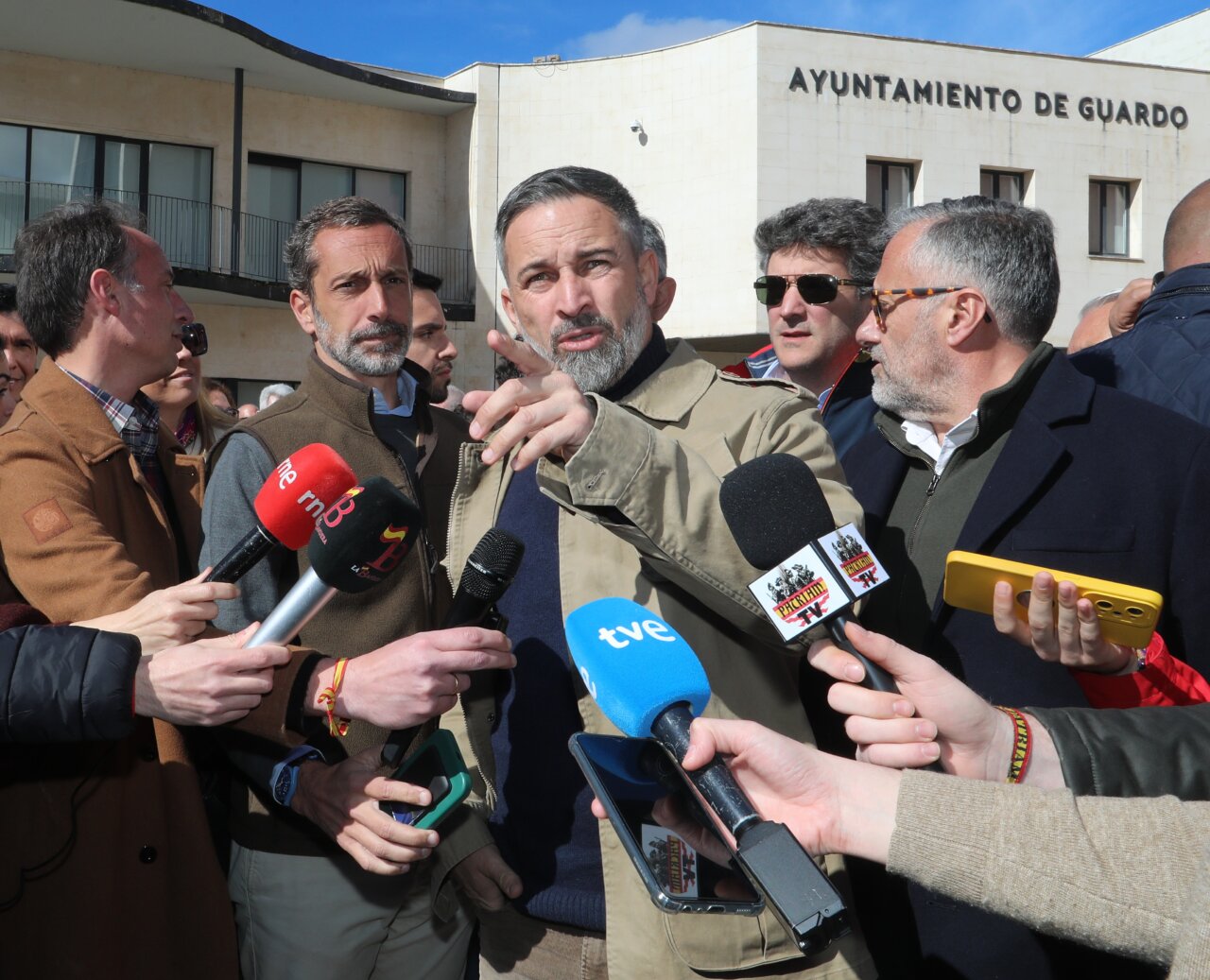 Santiago Abascal hablando en un acto de campaña en Guardo