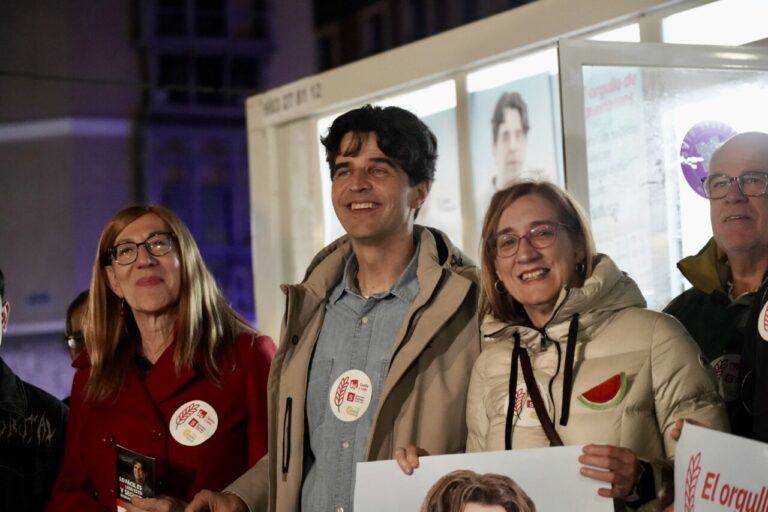 Juan Gascón junto a otros candidatos en un evento político
