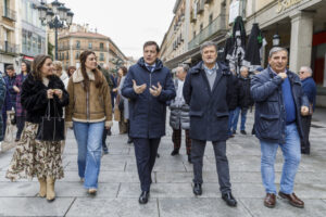 Candidatos del Partido Popular en una caminata por Palencia