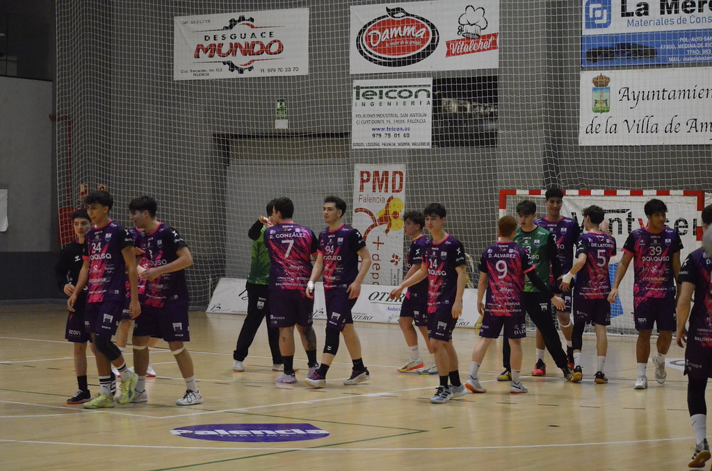 Jugadores del equipo Balopal en un partido de balonmano