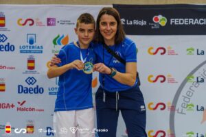 Oliver Medina Laso con medalla en campeonato de karate